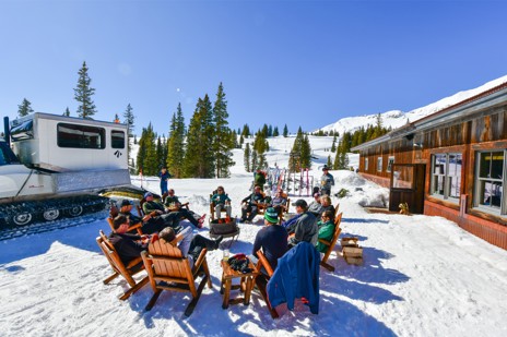 Take a break with your friends by the fireplace with a chef-made lunch